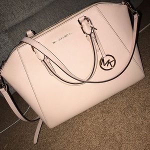 Michael Kors Jet Set Medium Top Zip